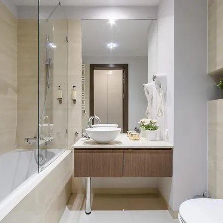 Lumina I Deluxe 2-room With Parking I Ac I Balcony I Platinum Towers