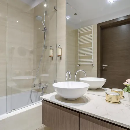 Lumina I Deluxe 2-room With Parking I Ac I Balcony I Platinum Towers