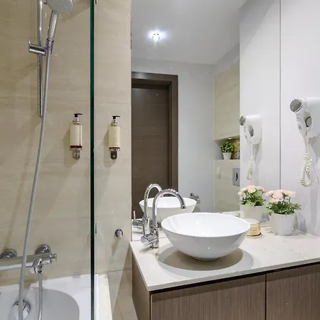 Lumina I Deluxe 2-room With Parking I Ac I Balcony I Platinum Towers