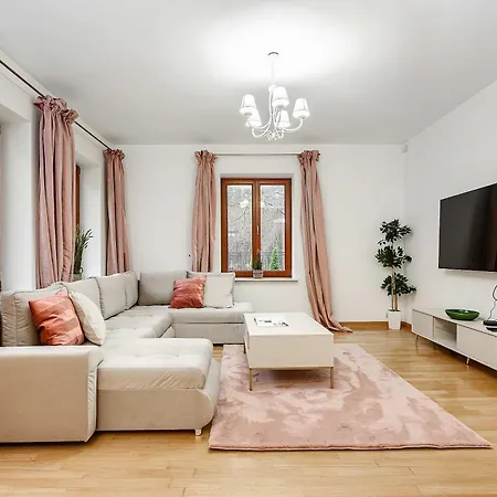 Lumina In Apartament *
